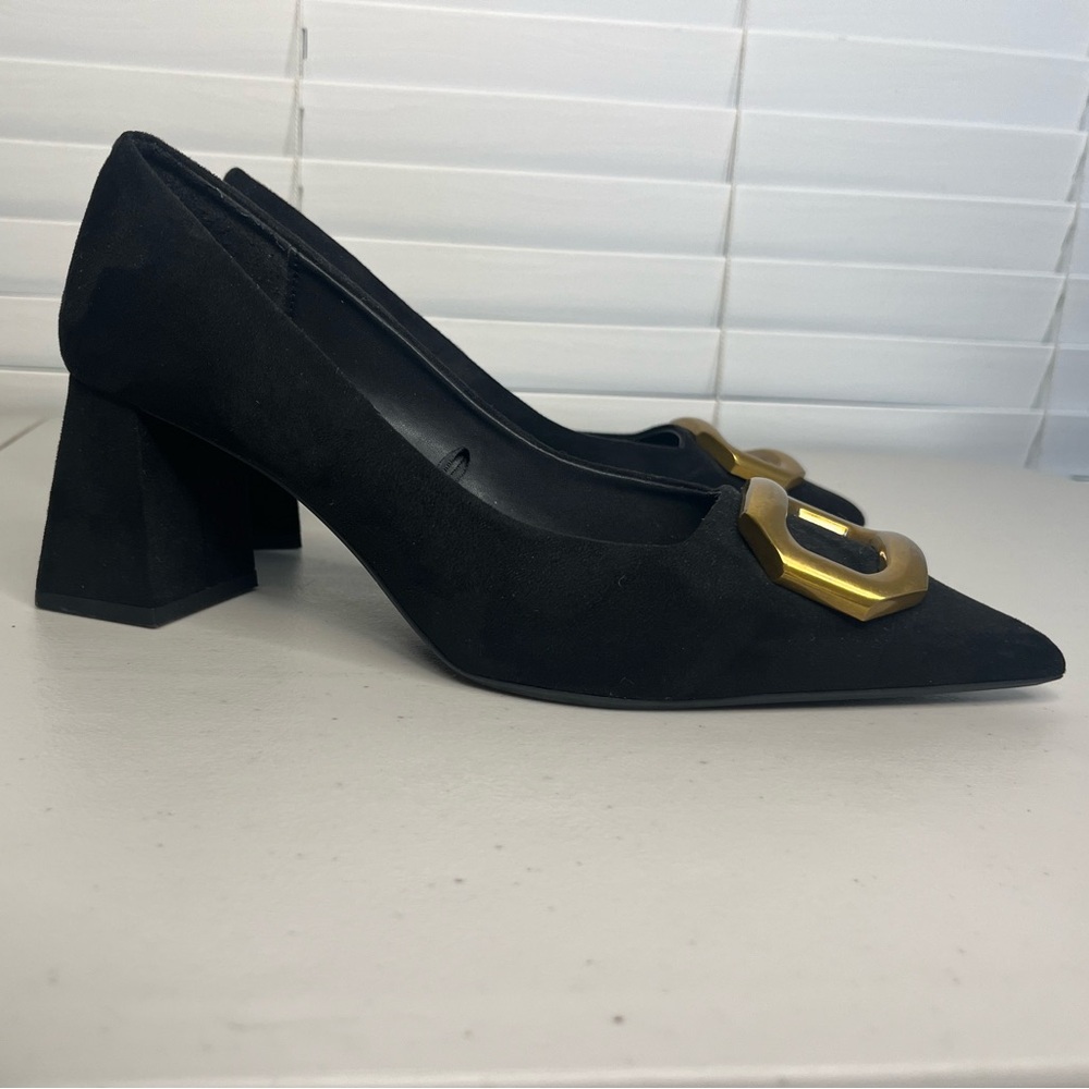 Zara Black Suede Pointed Toe Heels with Gold Buckle - Picture 4 of 12